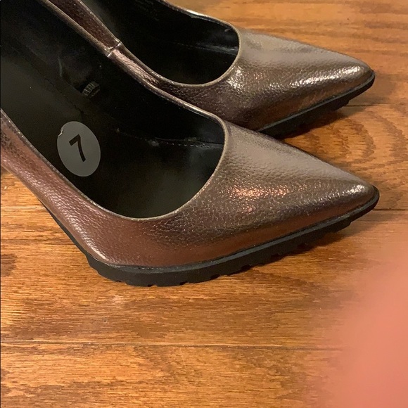 Pumps - Picture 4 of 4